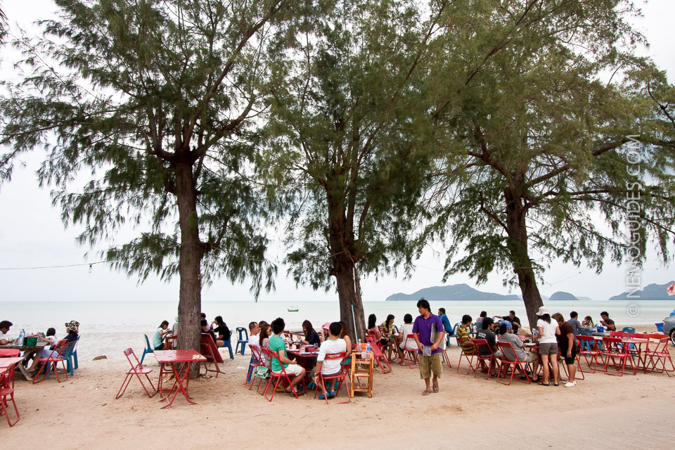 Easygoing beach side restaurants have the best seafood in Cha-Am.
