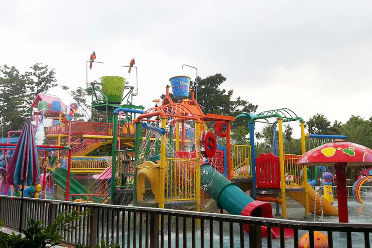 Kids' will love the small water park.
